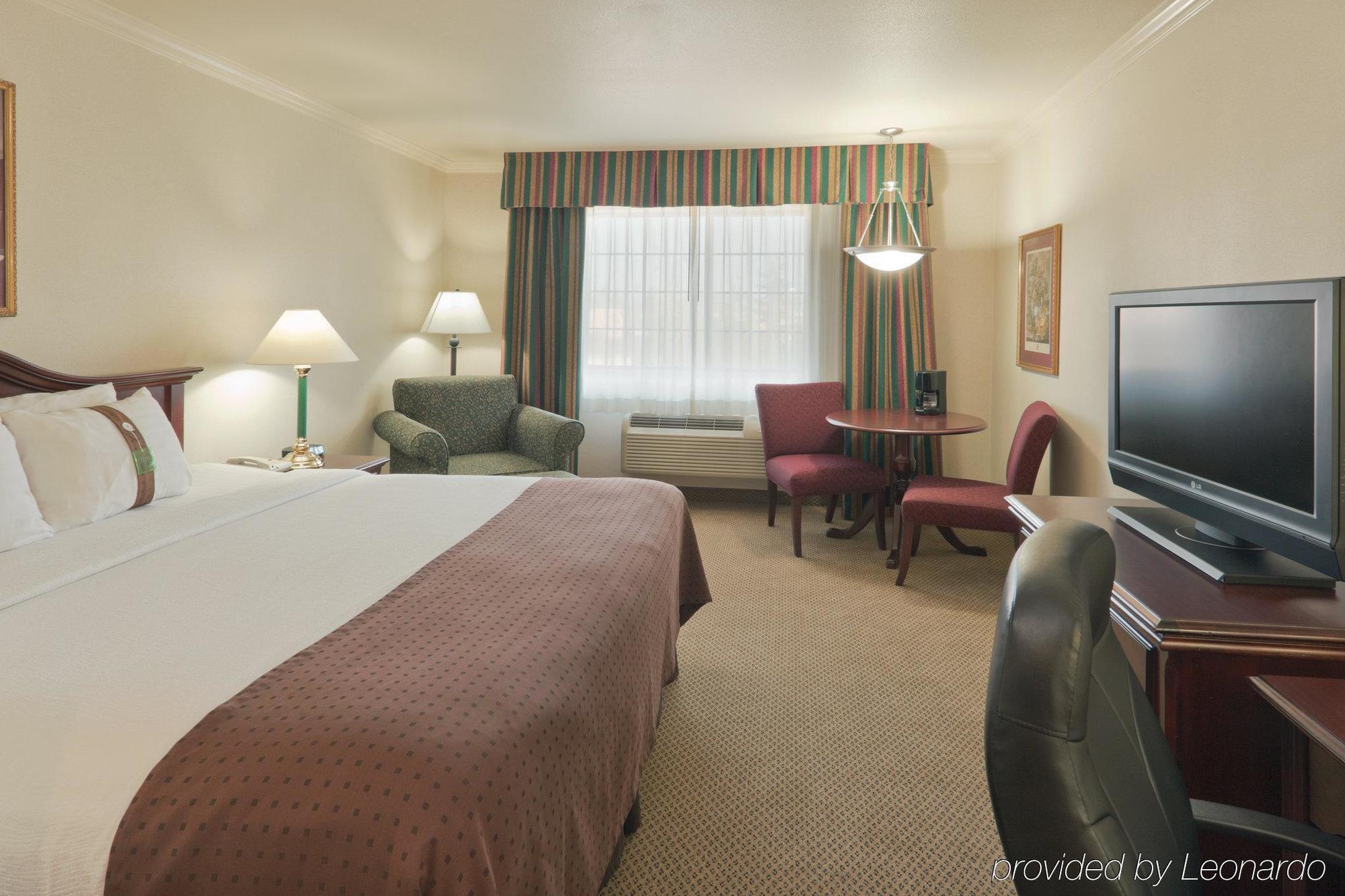 Holiday Inn Selma - Swancourt Номер фото